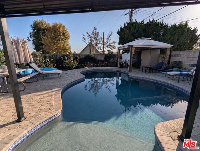 Building Photo - 508 Fernpark Dr