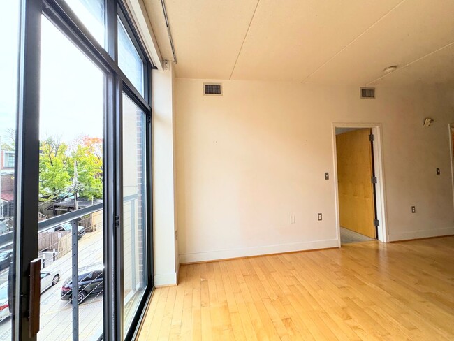 Building Photo - STYLISH 1 BED + DEN 1.5 BA and BALCONY  in...