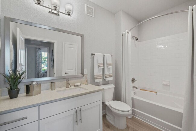 Building Photo - 1551 Flournoy Cir W