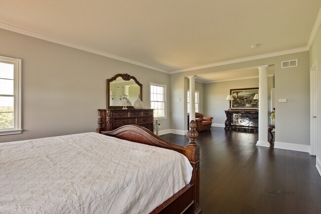 Building Photo - 8 Turnbury Ct
