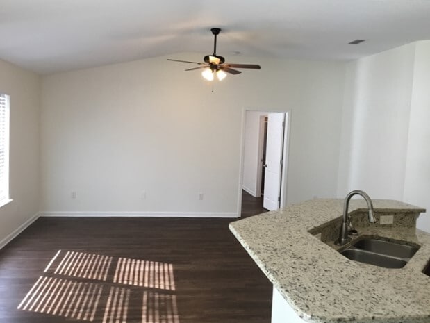 Building Photo - 351 N Twin Maple Rd