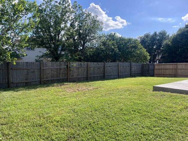 Building Photo - Move-In Ready 4-Bedroom Home Near Tesla, Airport & Downtown Austin
