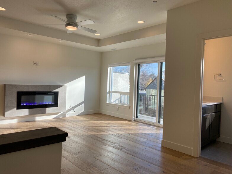 Building Photo - 6996 S Brookhill Dr