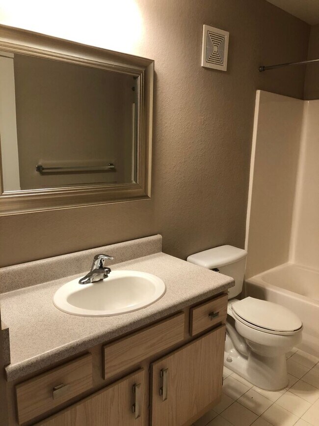 Building Photo - APARTMENT FOR RENT IN THE BEST AREA OF ORLANDO