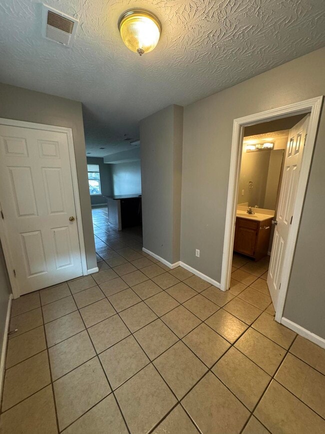 Building Photo - 228 Mousas Way
