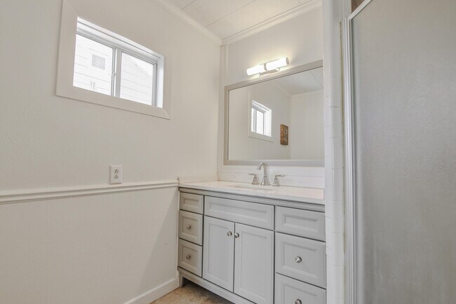 Building Photo - 2407 32nd St