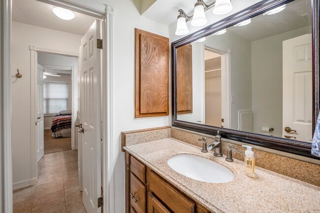 Building Photo - 15347 Conroe Dr