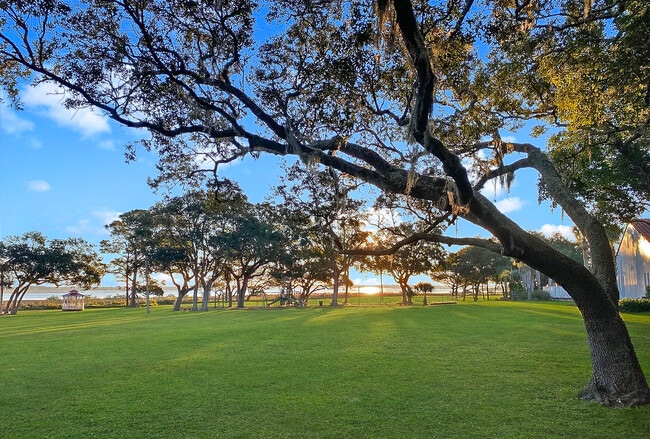 Building Photo - 38 Tarragona Ct