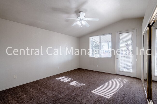 Building Photo - 4 Bedroom/3 Bath Home in the Southwest - $2495 per Month!