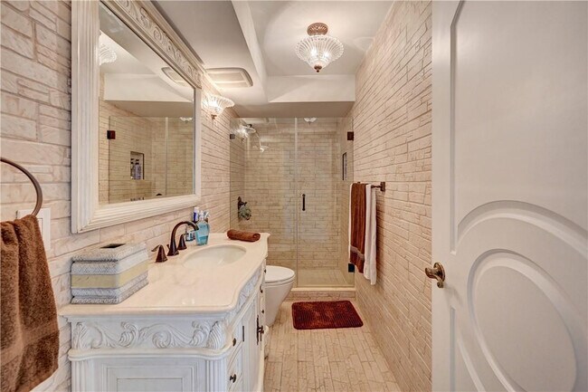 Building Photo - 2030 S Ocean Dr