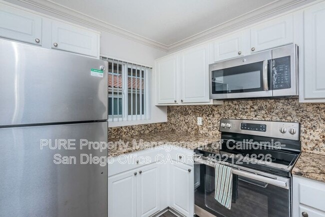 Building Photo - 7405 Charmant Dr