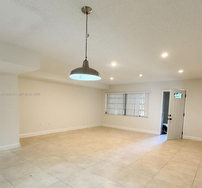 Building Photo - 1925 Sans Souci Blvd