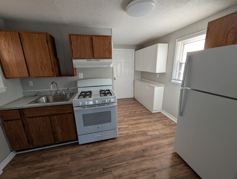 Building Photo - 466 Main St