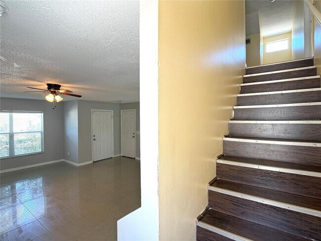 Building Photo - 781 Palmera St