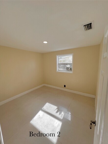 Building Photo - 7021 SW 19th Mnr