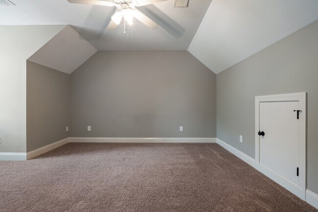 Building Photo - 126 Pinebranch Ct