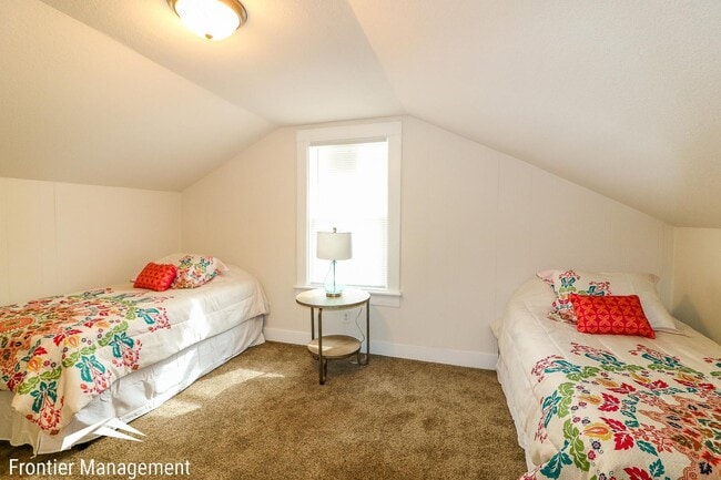 Building Photo - Awesome 4 Bedroom on the East Side of Manh...