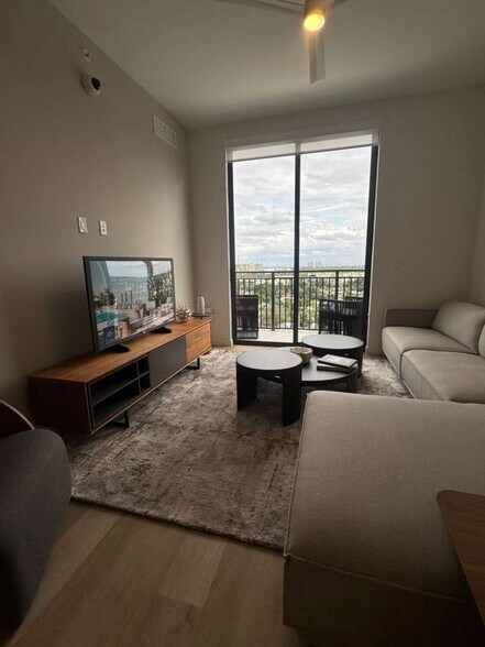 Building Photo - 112 SE 2nd Ave