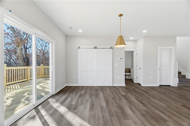 Building Photo - 20 Bobwith Ln