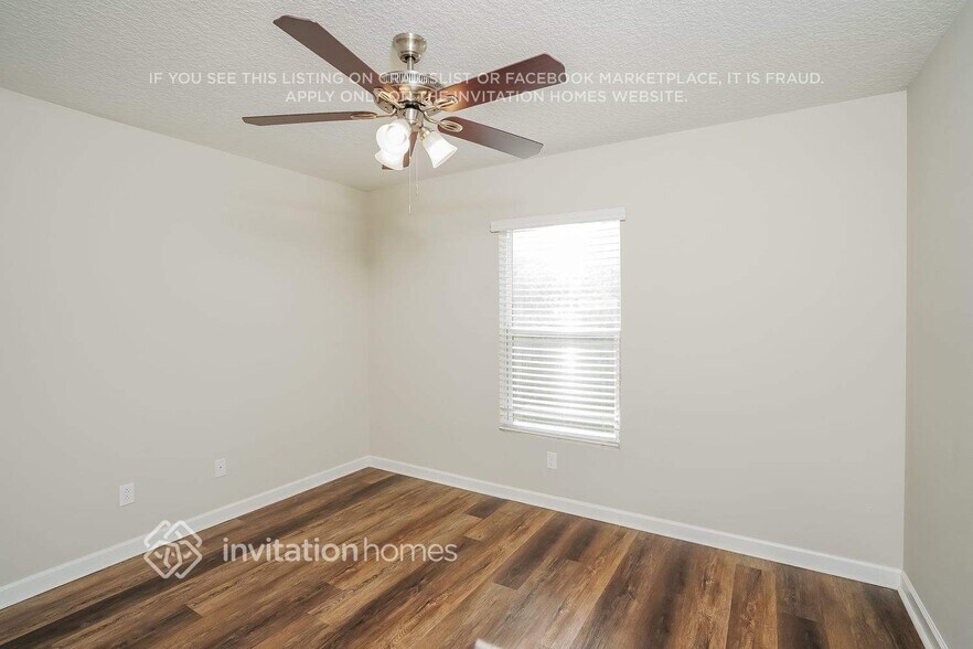 Building Photo - 1710 SW Buttercup Ave