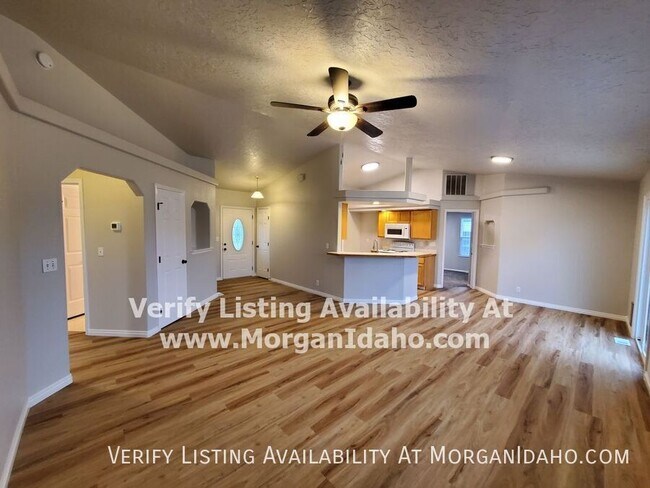 Building Photo - 521 S Valley Dr