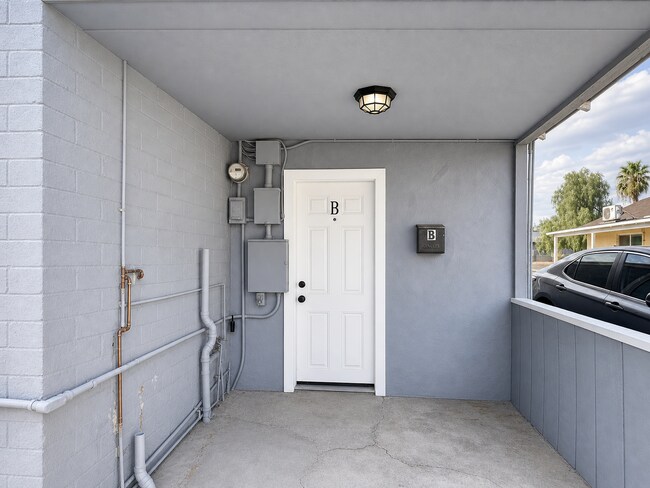 Building Photo - 5915 W Palmaire Ave