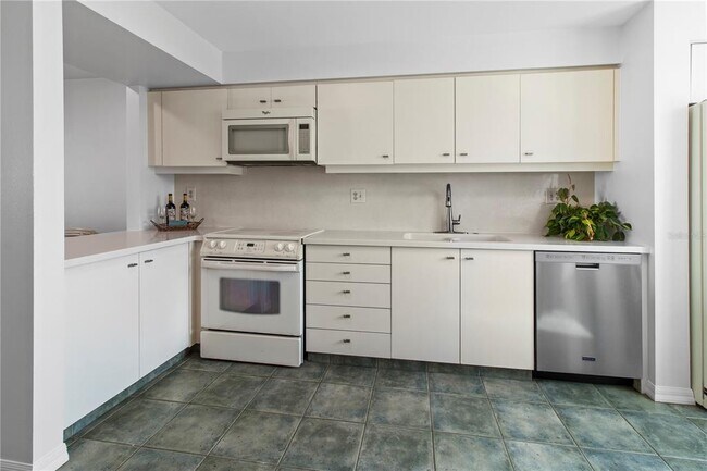 Building Photo - 829 Bayport Wy