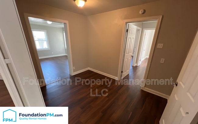 Building Photo - 2303 Longstreet Dr