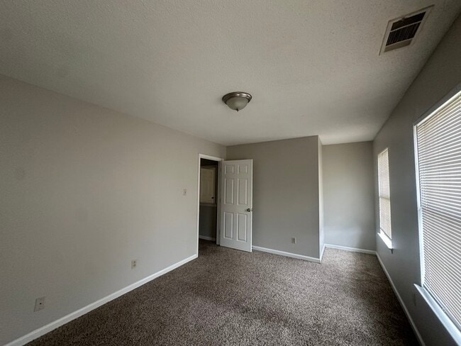 Building Photo - 995 Red Fox Cove