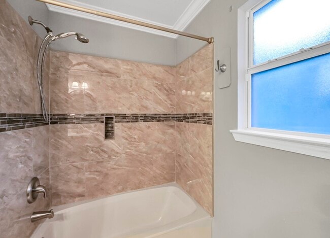 Building Photo - 5897 Saratoga Dr