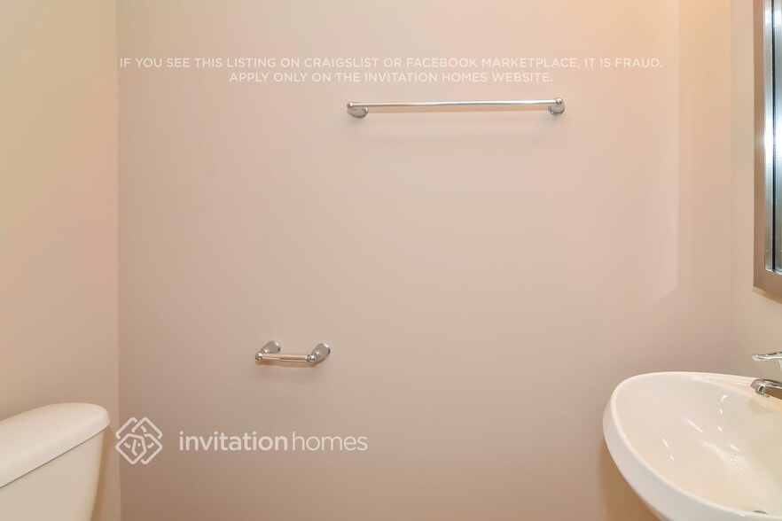 Building Photo - 5030 SW 126th Ave