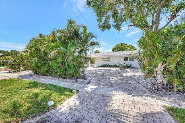 Building Photo - 701 NE 8th St