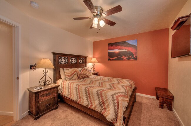 Building Photo - 3366 Oleander Ln