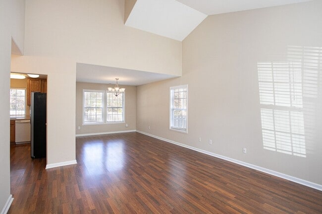 Building Photo - 3 bedroom home with large, fenced backyard convenient to RTP!