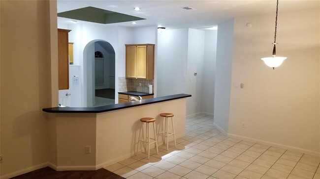Building Photo - 935 Rock Springs Dr