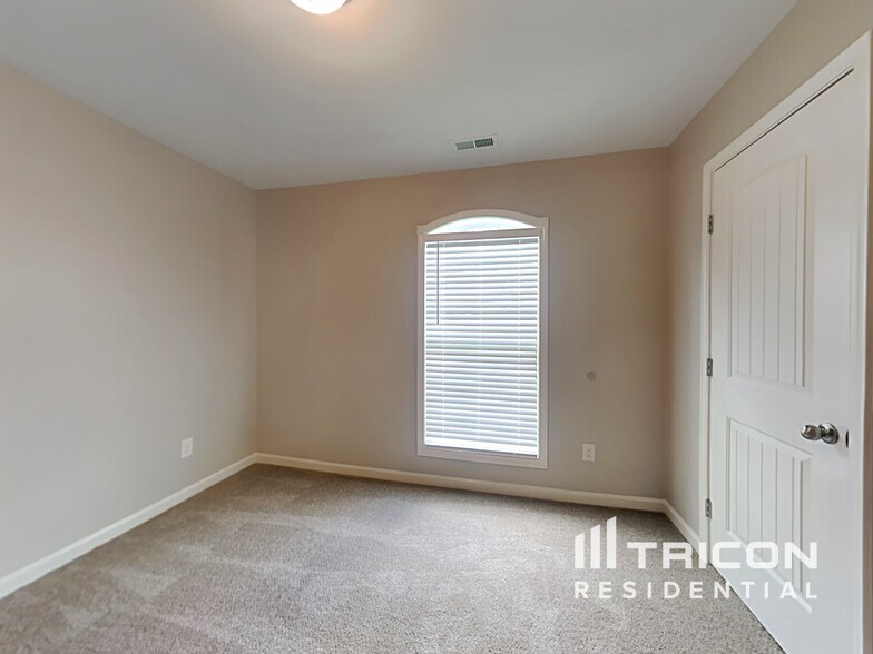 Building Photo - 414 Niagra Ln