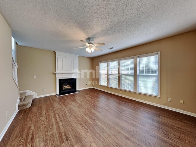 Building Photo - 607 Wallnut Hall Trl