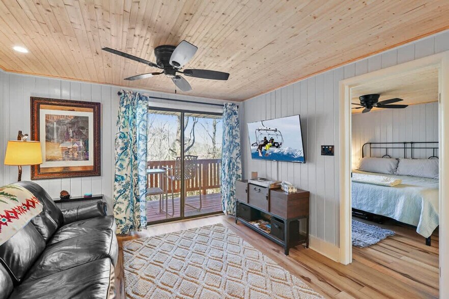 Building Photo - 102 Skiview Ln