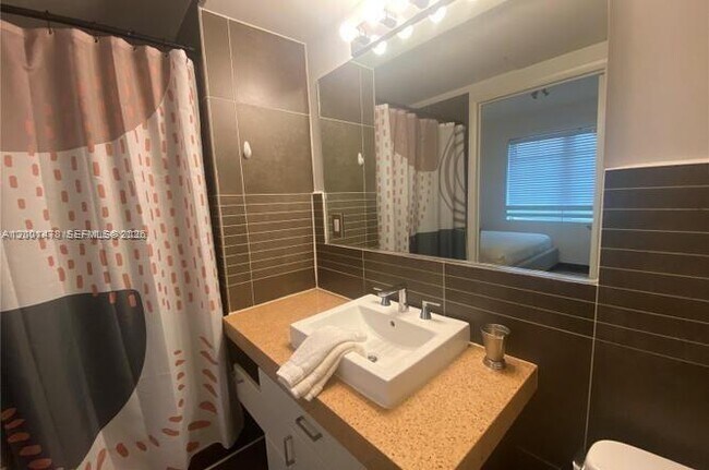 Building Photo - 435 21st St