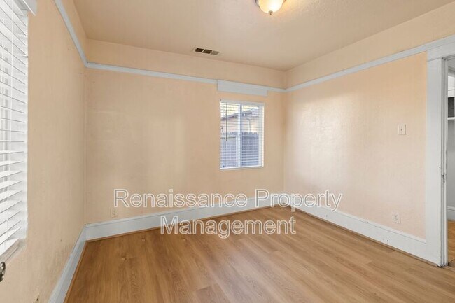 Building Photo - 1026 Windeler Ave