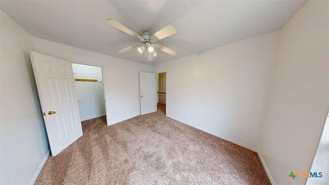 Building Photo - 609 Man O War Dr