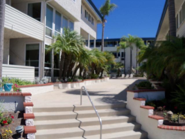 Building Photo - 3920 Riviera Dr