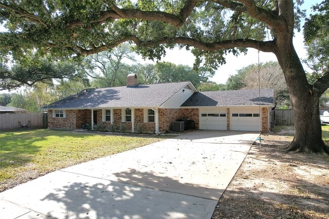 Building Photo - 2819 Fortuna Dr