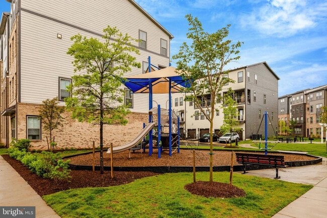 Building Photo - 20941 Bluebird Sq