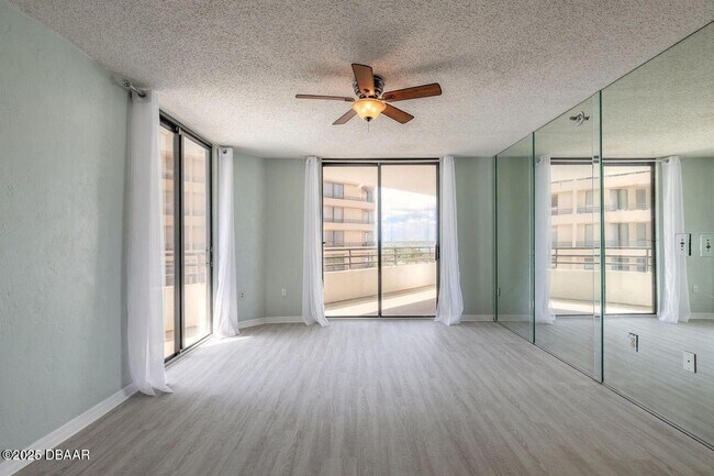 Building Photo - Coastal Living meets convenience in the He...