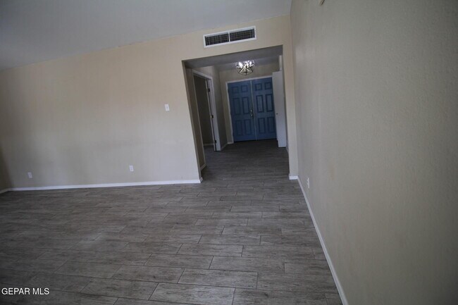 Building Photo - 351 Duanesburg St