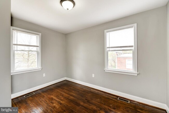 Building Photo - 707 Congress St SE