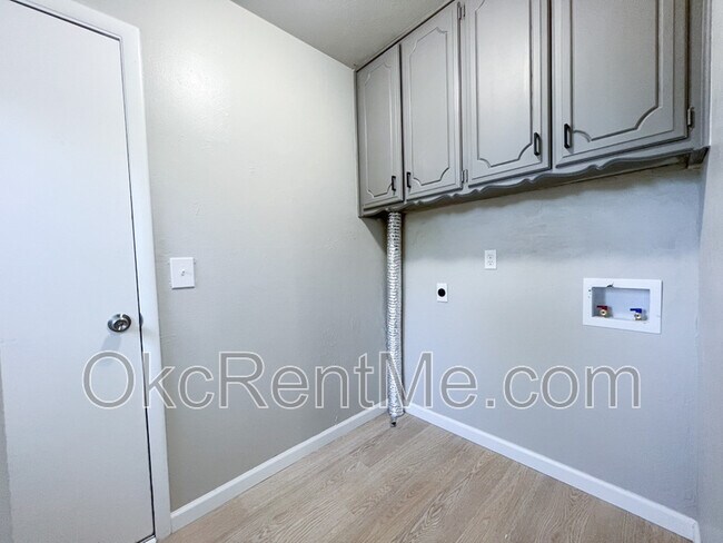 Building Photo - 1428 SW 62nd St