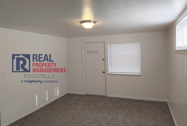 Building Photo - 355 S Hayes Ave