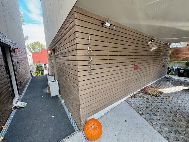 Building Photo - Beacon Hill Townhouse
